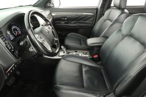 Mitsubishi Outlander - 2020