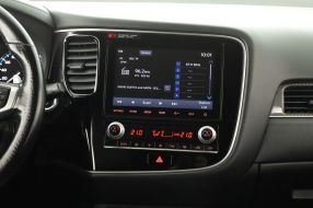 Mitsubishi Outlander - 2020