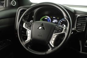 Mitsubishi Outlander - 2020
