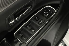 Mitsubishi Outlander - 2020