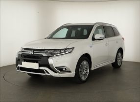 Mitsubishi Outlander - 2020