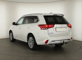 Mitsubishi Outlander - 2020