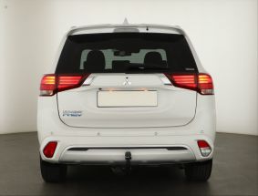 Mitsubishi Outlander - 2020