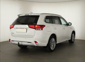 Mitsubishi Outlander - 2020