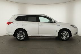 Mitsubishi Outlander - 2020