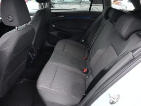 Volkswagen Golf - 2024