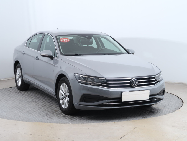 Volkswagen Passat 2022