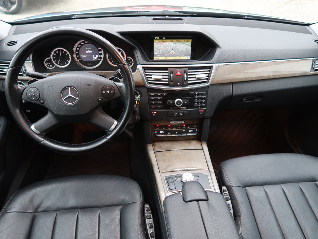 Mercedes-Benz E