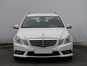 Mercedes-Benz E - 2010