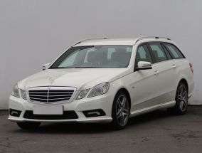 Mercedes-Benz E - 2010