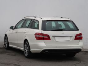 Mercedes-Benz E - 2010