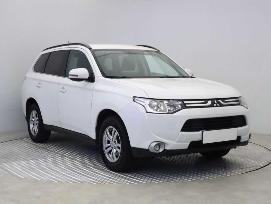 Mitsubishi Outlander - 2013
