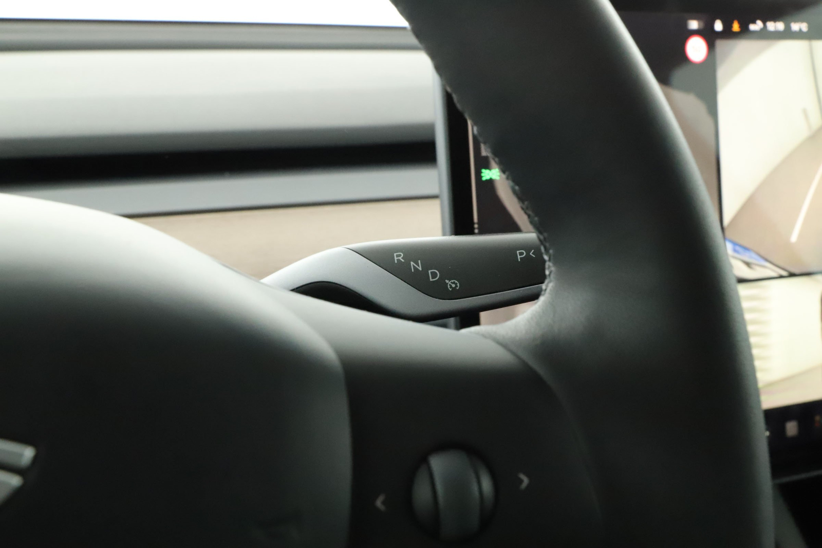 Tesla Model Y - 2023