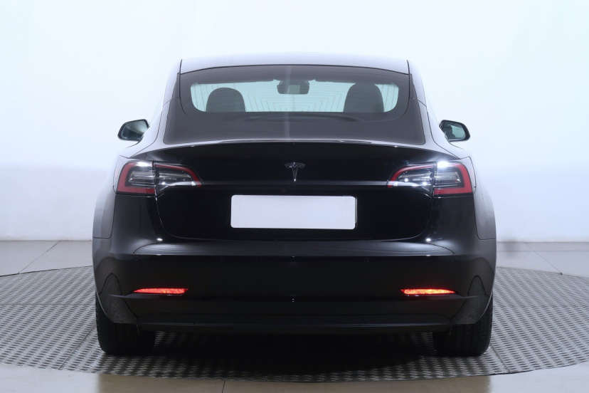 Tesla Model 3, 2020