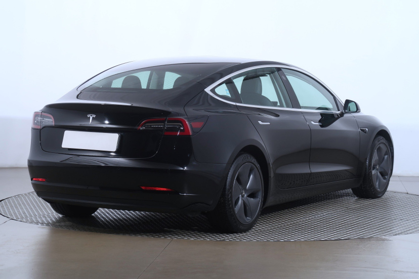 Tesla Model 3, 2020