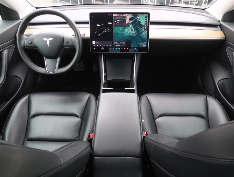 Tesla Model 3, 2020