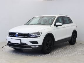 Volkswagen Tiguan - 2016