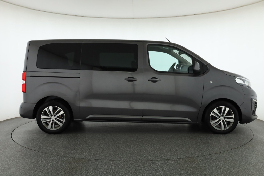 Peugeot Traveller