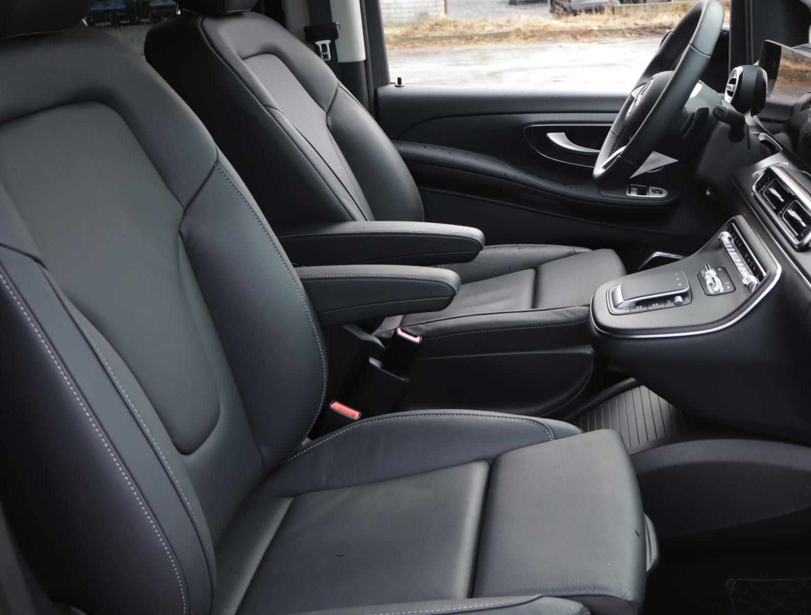 Mercedes-Benz V - 2024