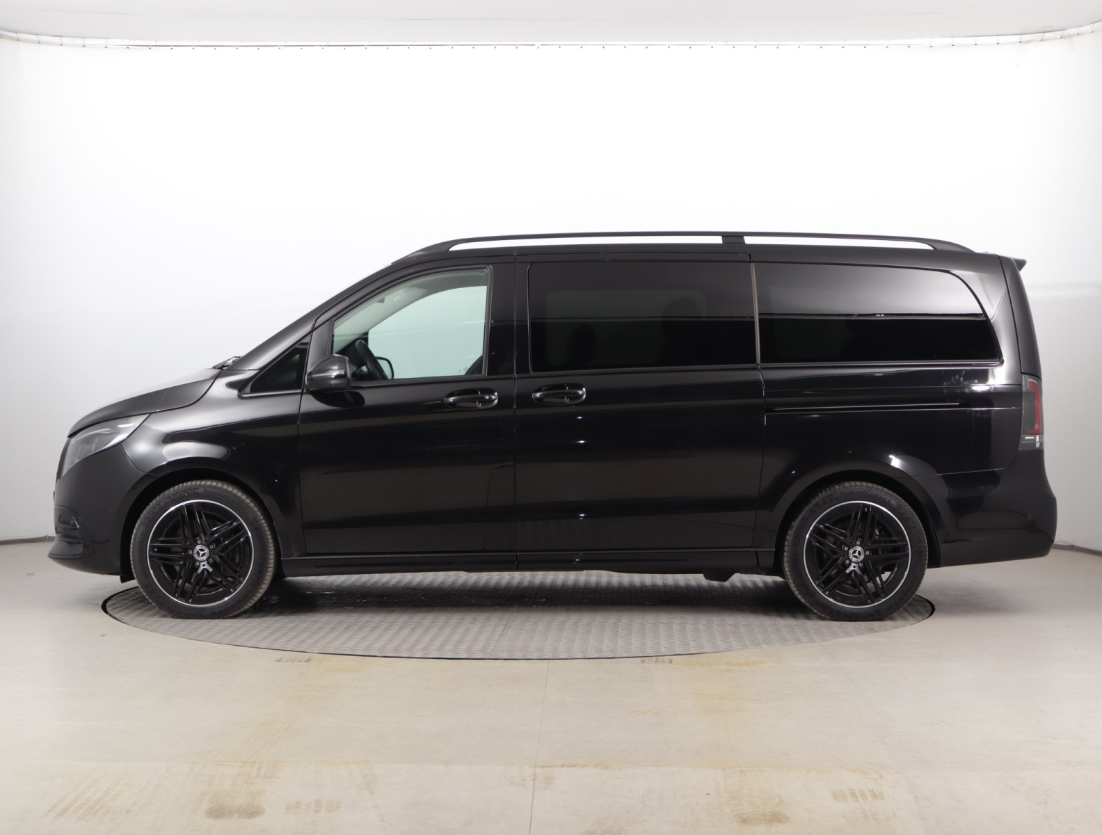 Mercedes-Benz V - 2024