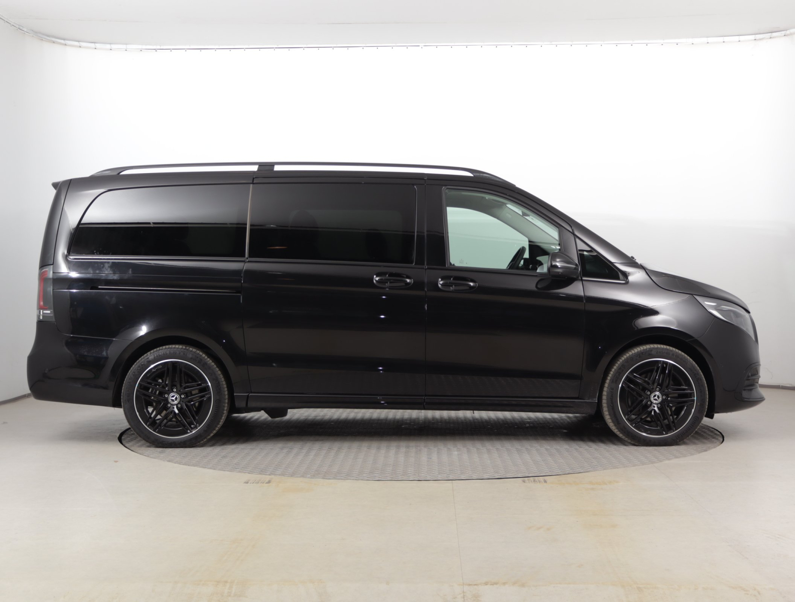 Mercedes-Benz V - 2024