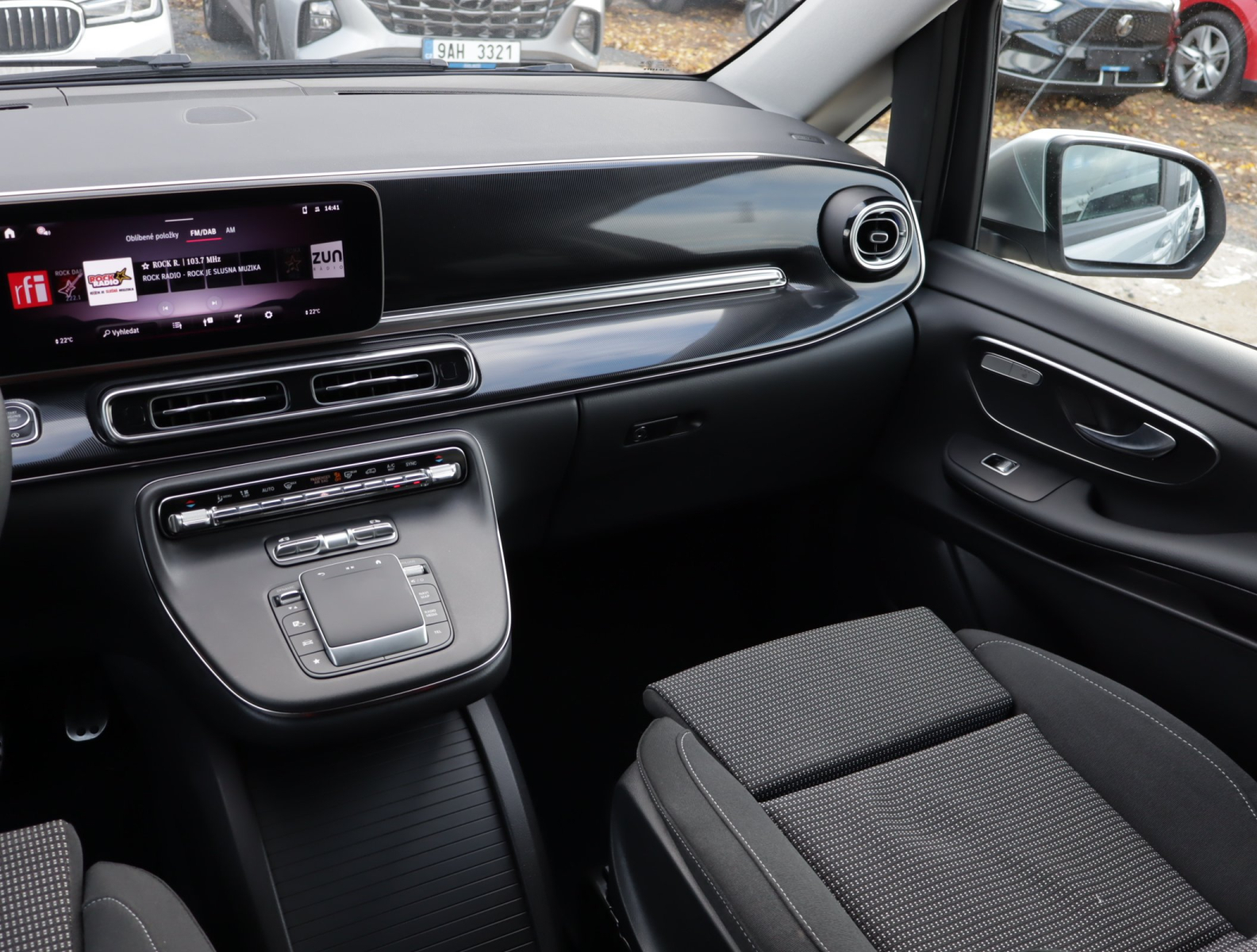 Mercedes - Benz V - 2025