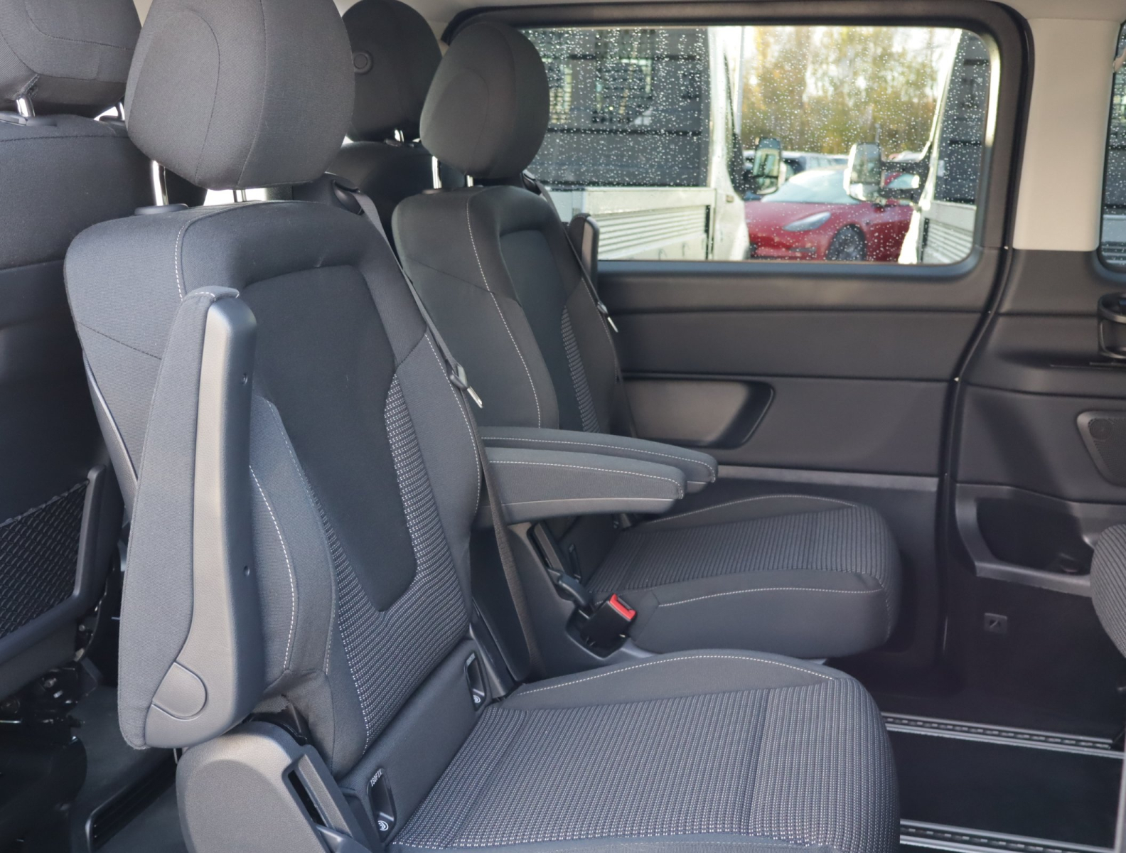 Mercedes - Benz V - 2025