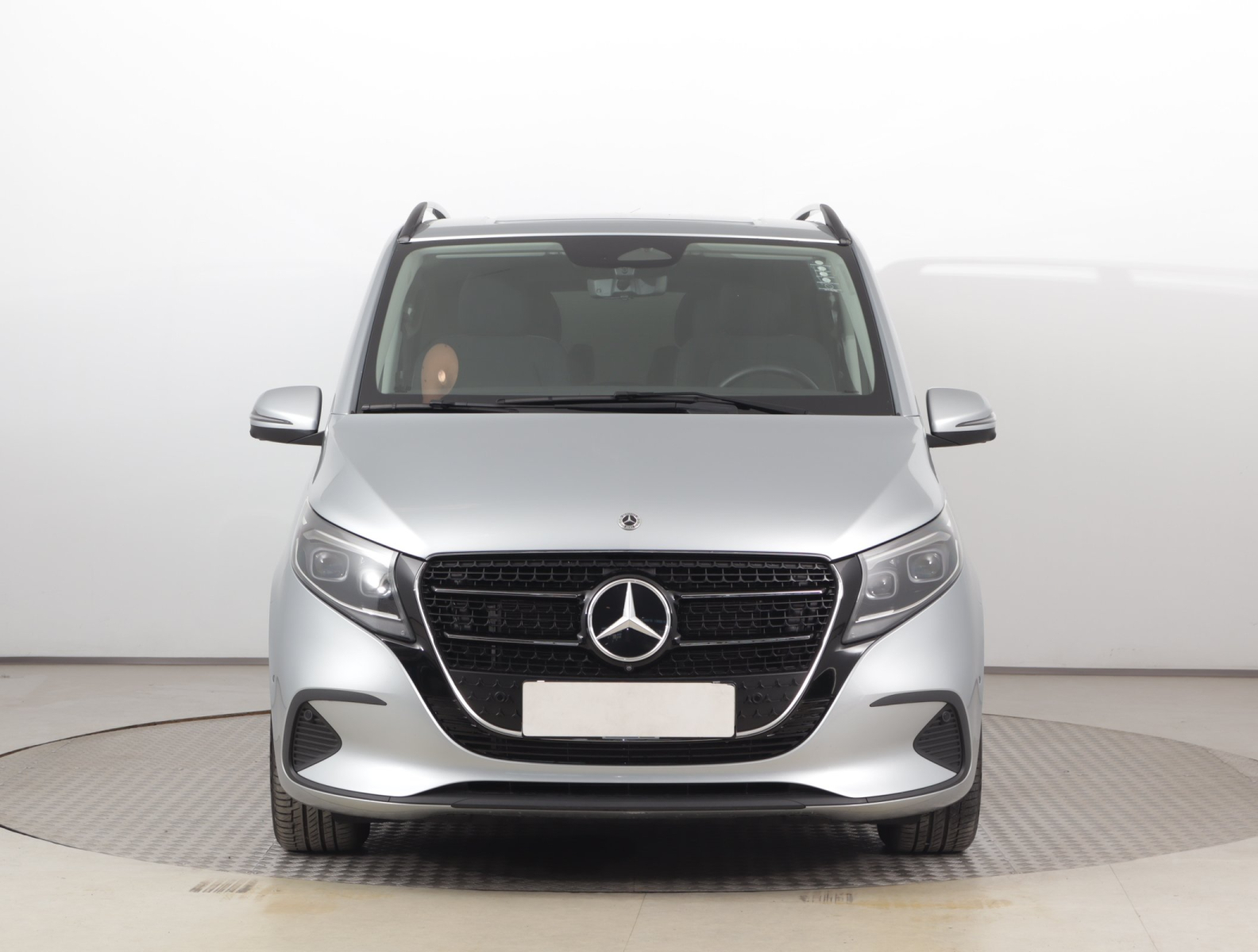 Mercedes-Benz V - 2025