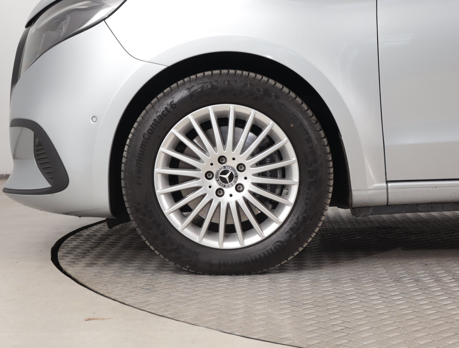 Mercedes-Benz V - 2025