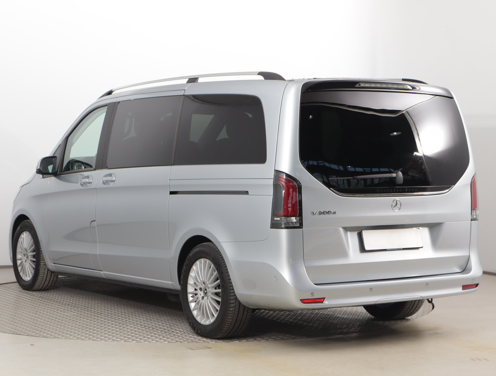 Mercedes-Benz V - 2025