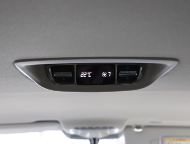 Mercedes-Benz V - 2025