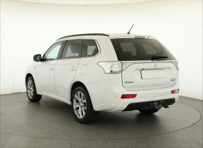 Mitsubishi Outlander - 2014