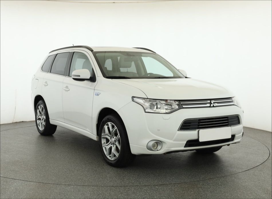 Mitsubishi Outlander - 2014