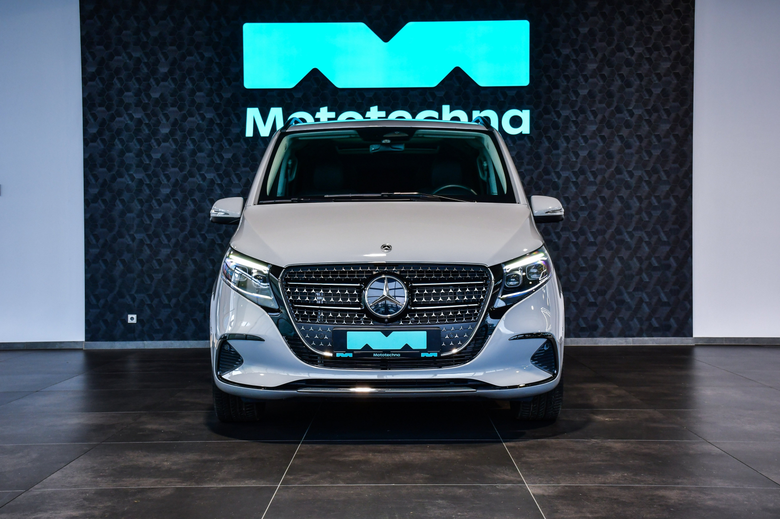 Mercedes-Benz V - 2024