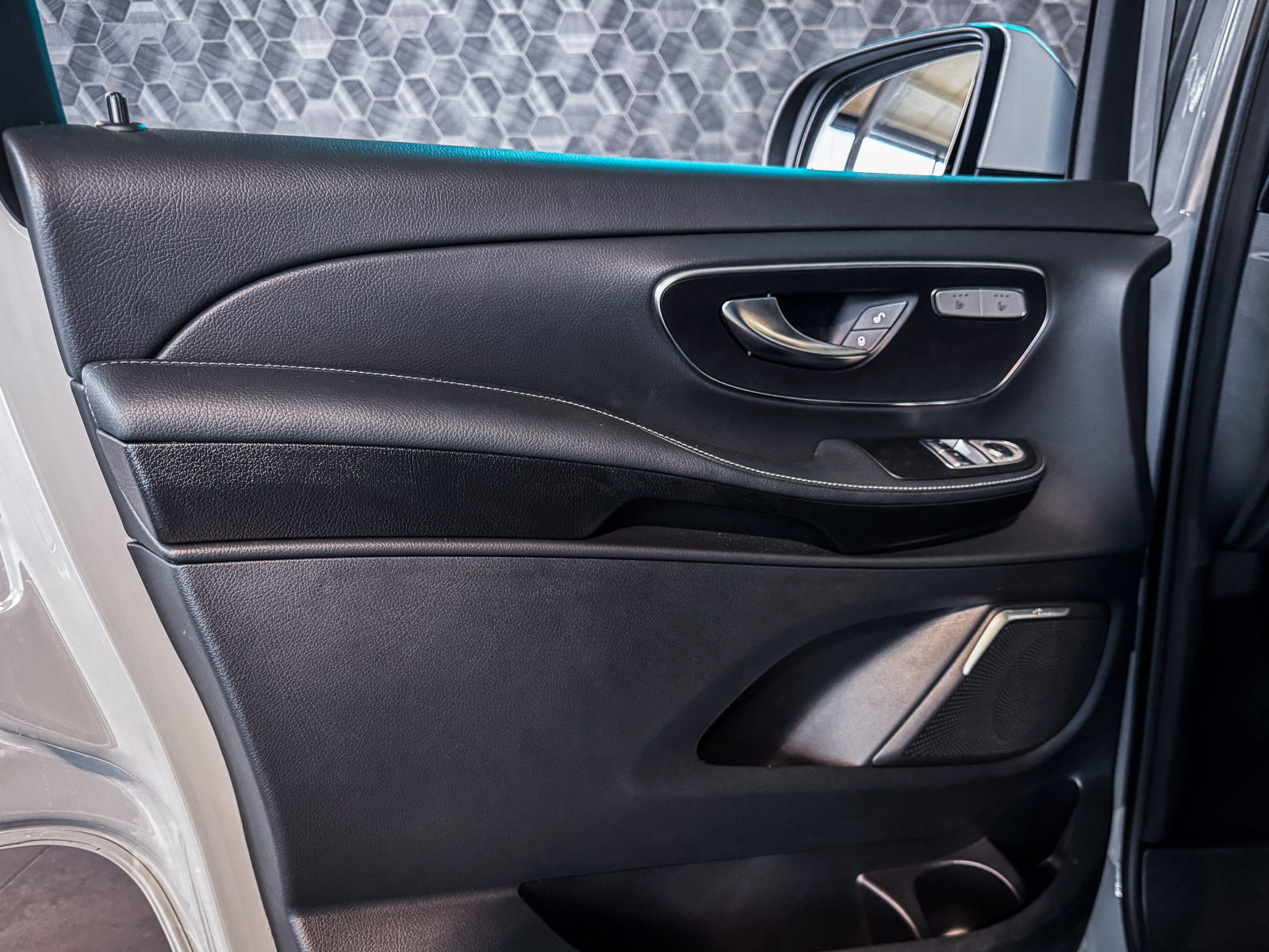 Mercedes-Benz V - 2024