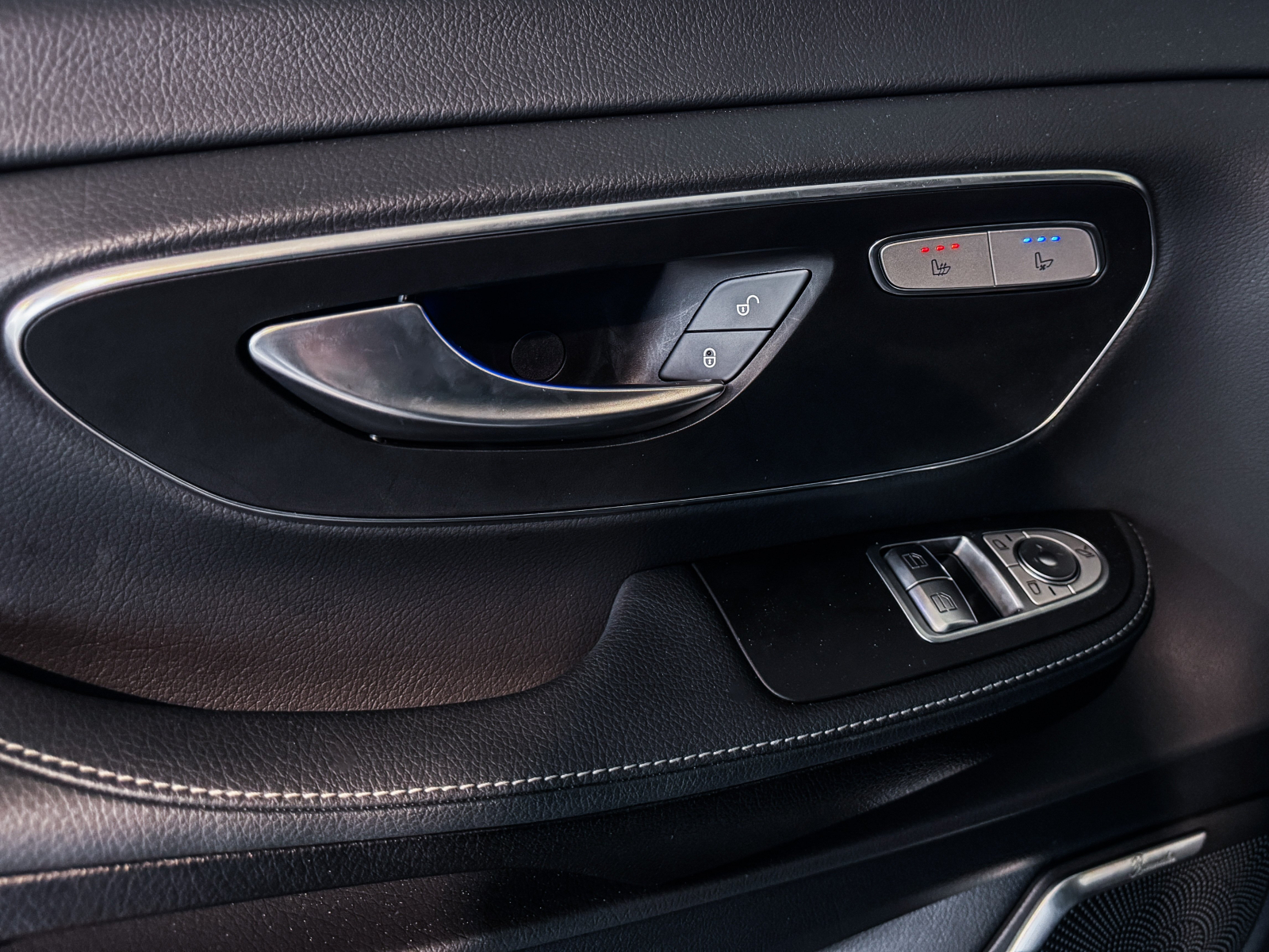 Mercedes-Benz V - 2024