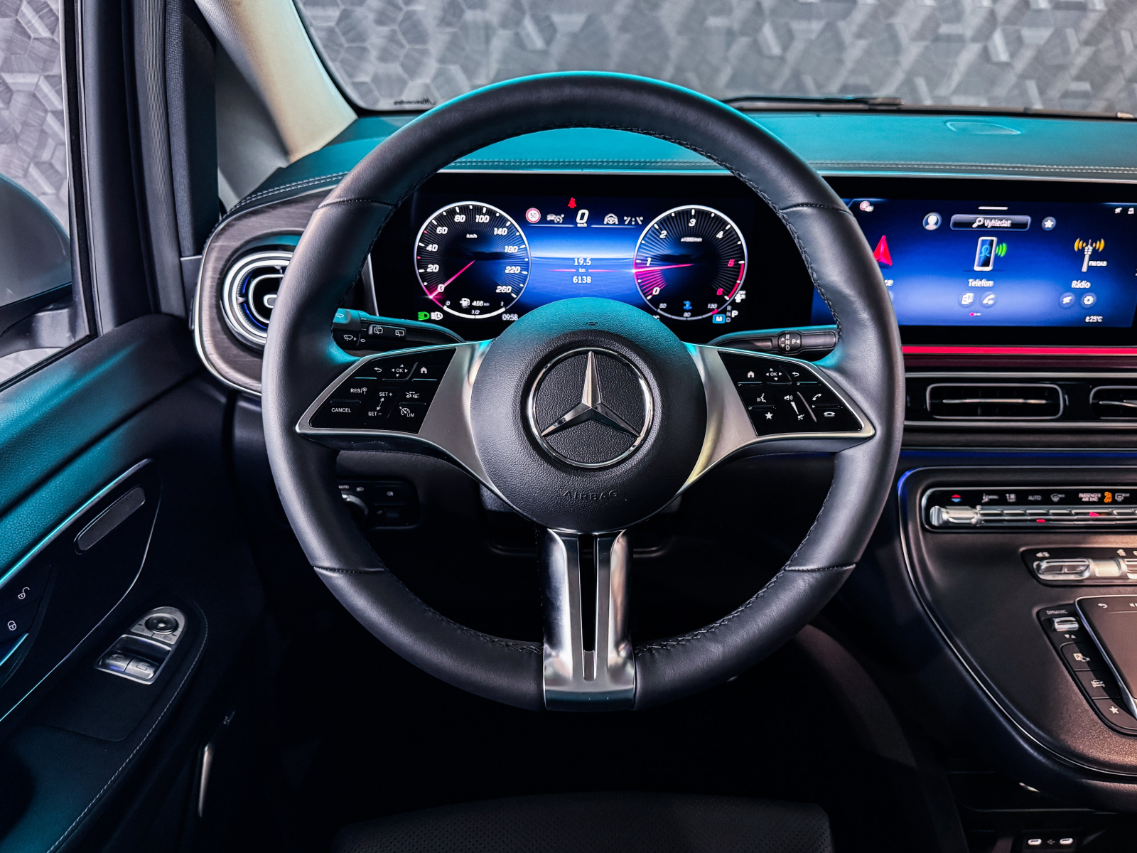 Mercedes-Benz V - 2024