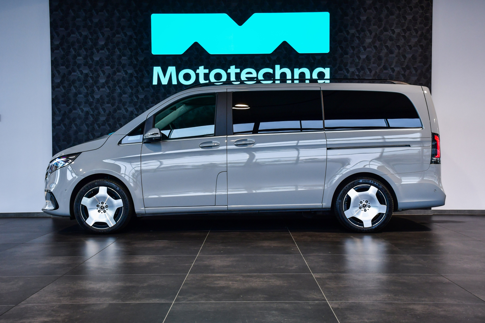 Mercedes-Benz V - 2024