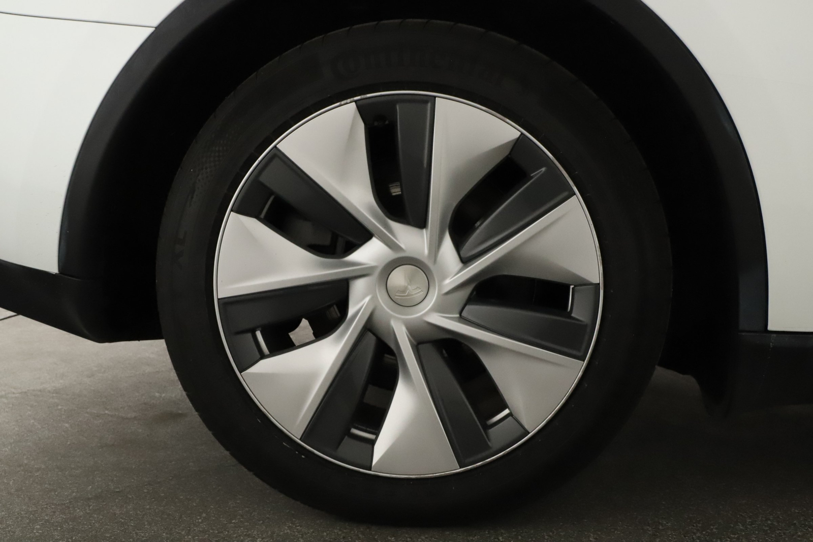 Tesla Model Y - 2023