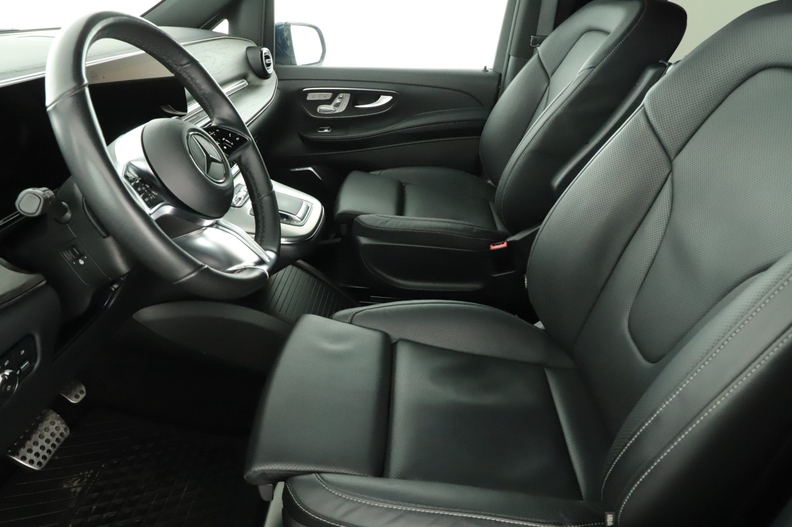 Mercedes-Benz V - 2025