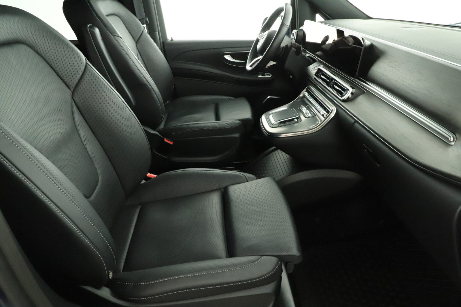 Mercedes-Benz V - 2025