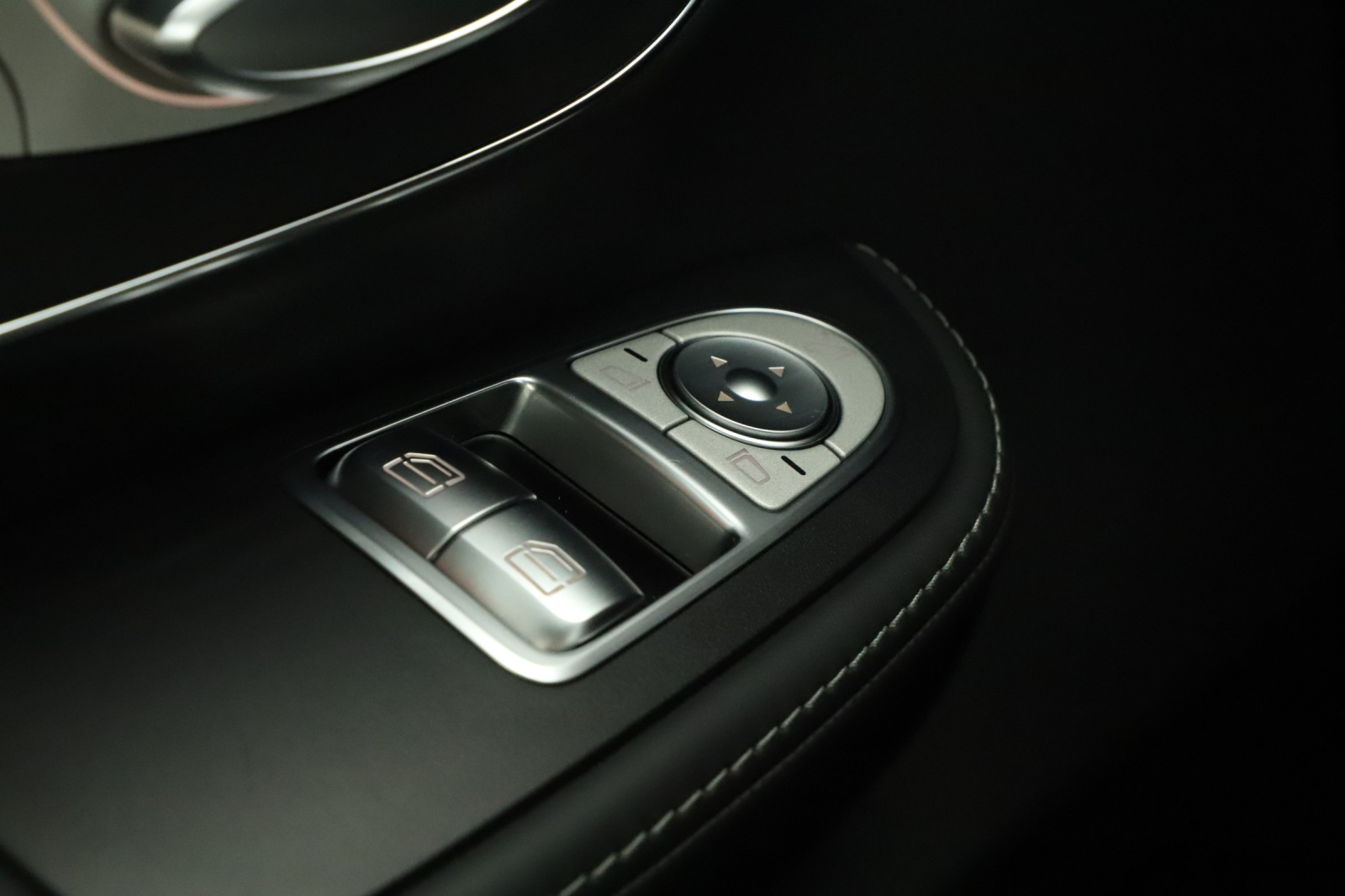 Mercedes-Benz V - 2025