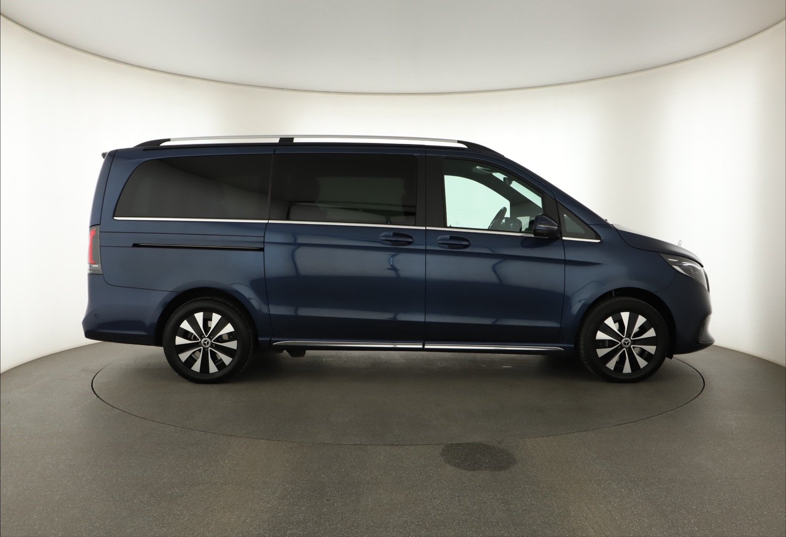 Mercedes-Benz V - 2025