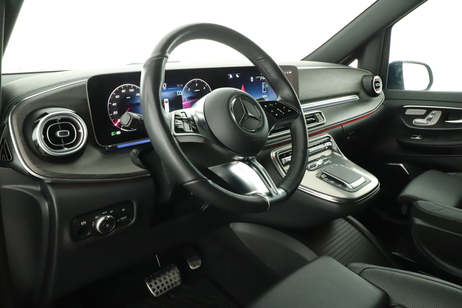 Mercedes-Benz V - 2025