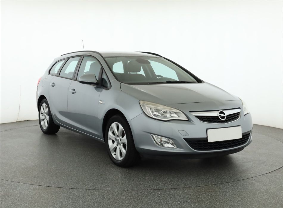 Opel Astra - 2011