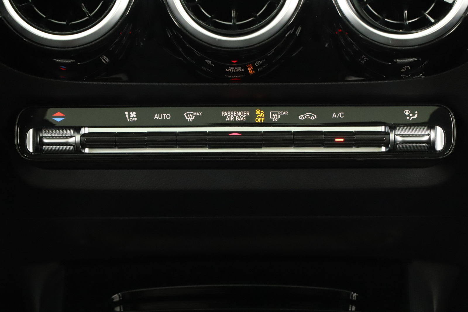 Mercedes-Benz GLA - 2023