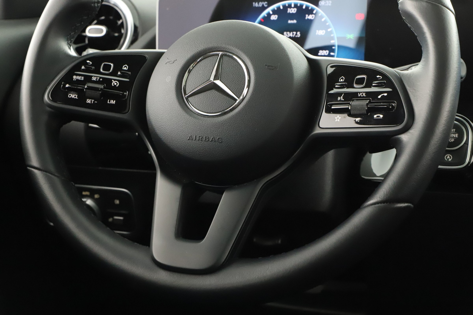 Mercedes-Benz GLA - 2023