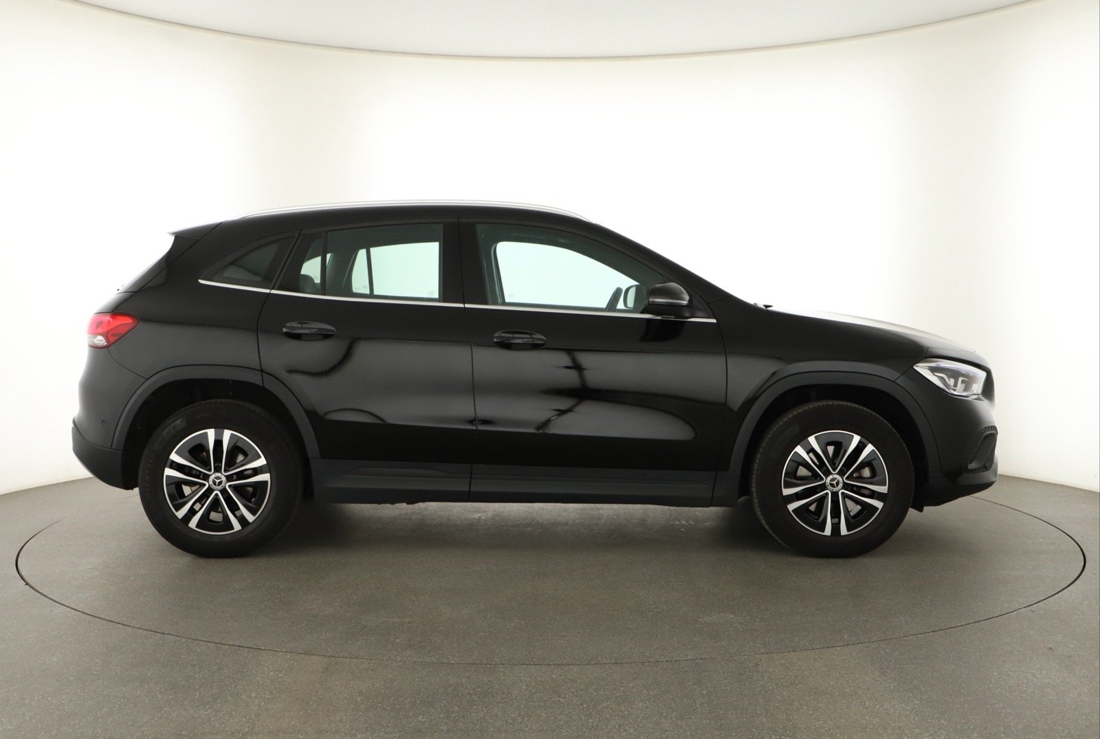 Mercedes-Benz GLA - 2023