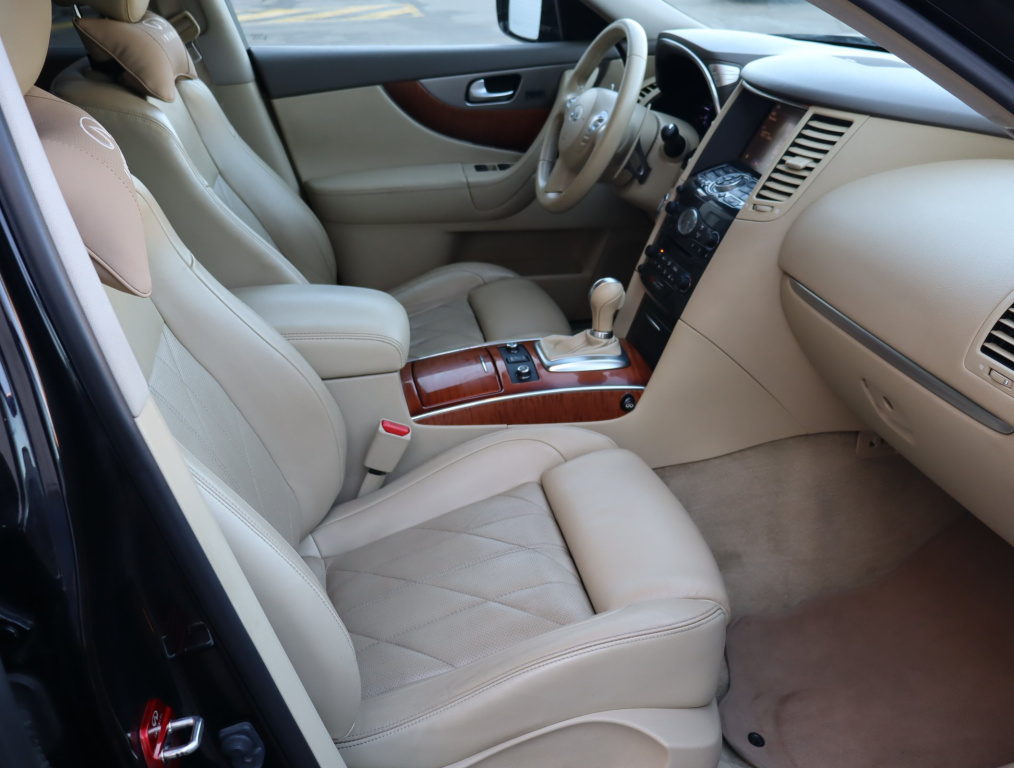 Infiniti QX70