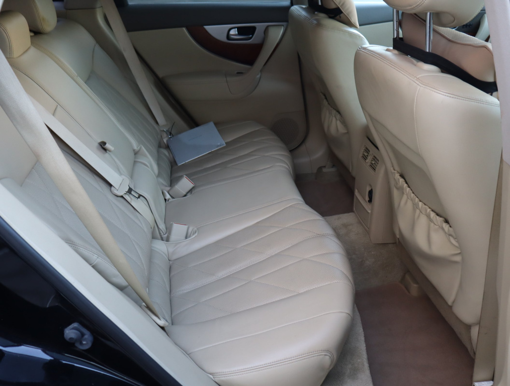 Infiniti QX70